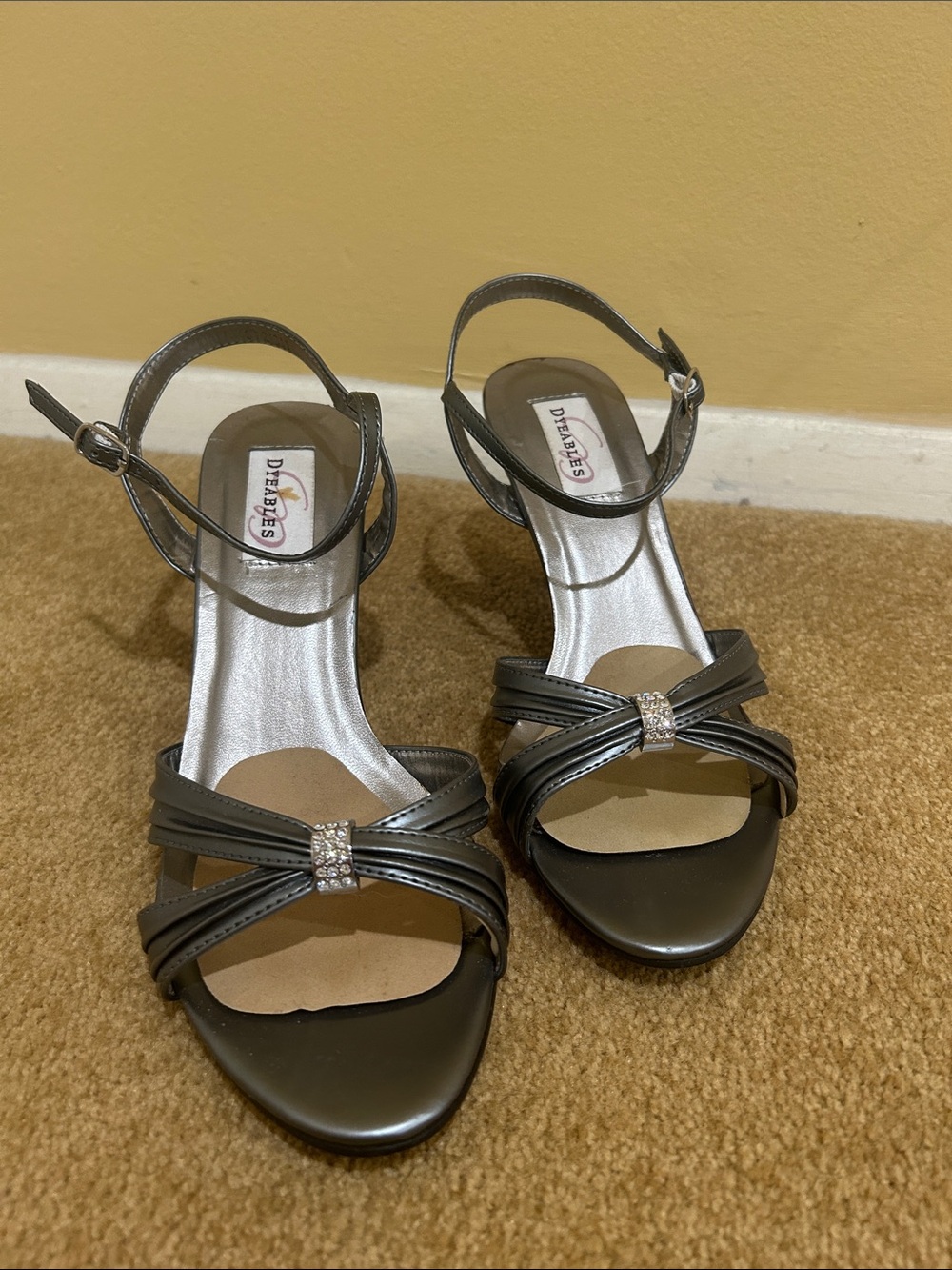 Dyeables Silver Strappy Dress Sandals in new condition!